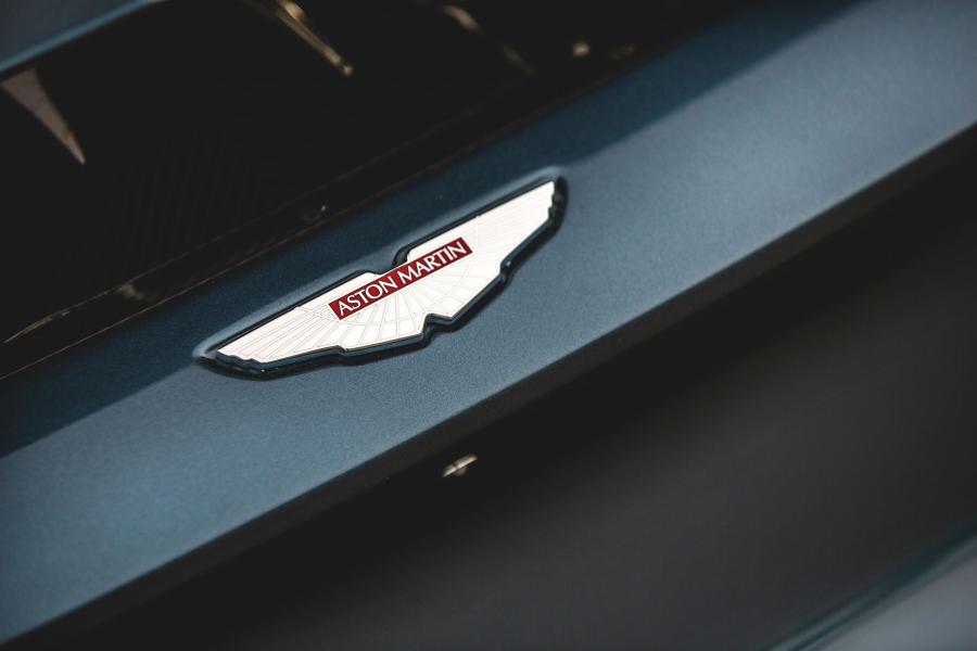 Логотип Aston Martin Vanquish Zagato Volante 2017 года  (NA) (фото 26 из 40)